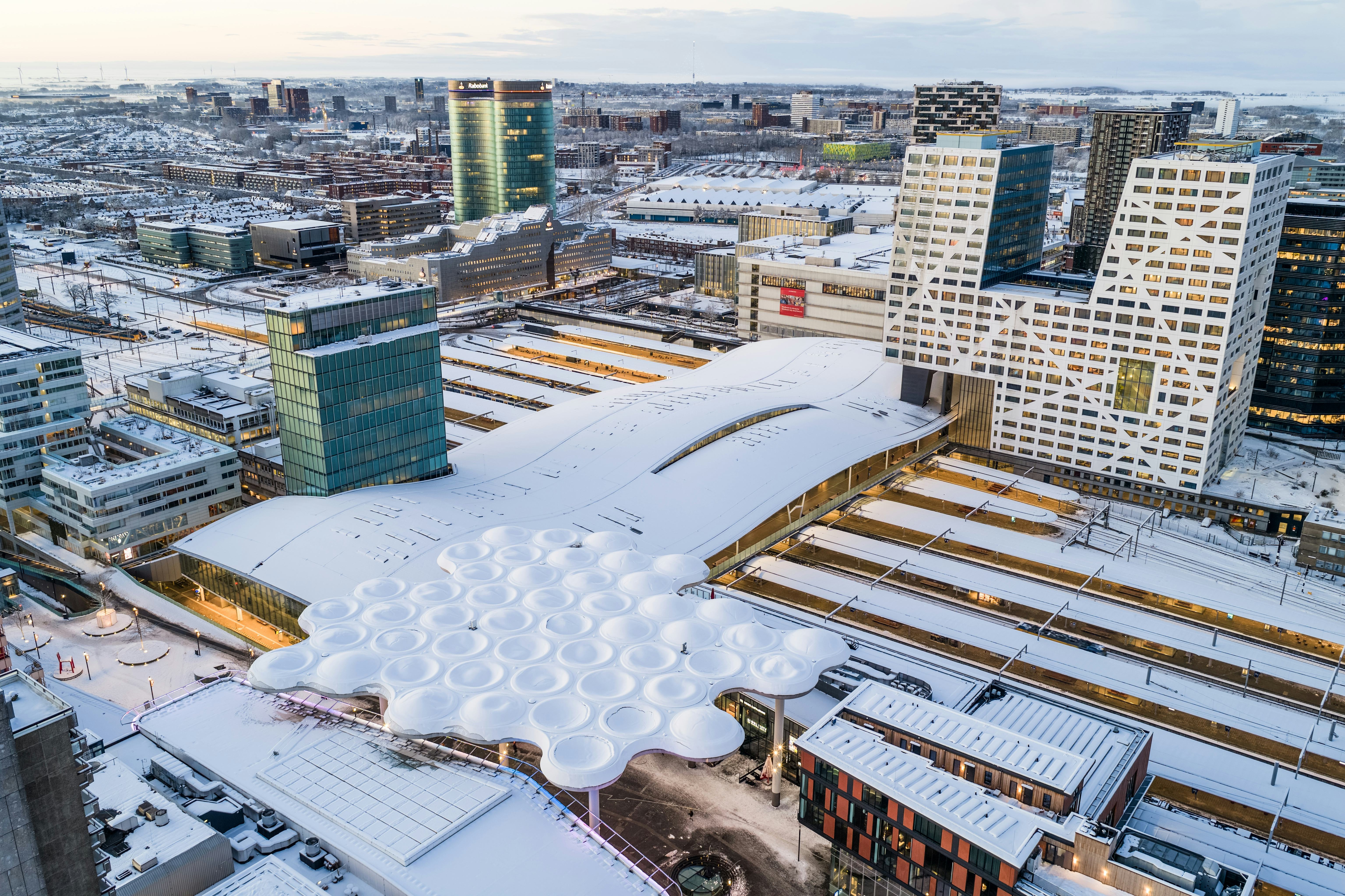 De ingedeukte bollen van het Bollendak bij Utrecht Centraal | Beeld: ANP